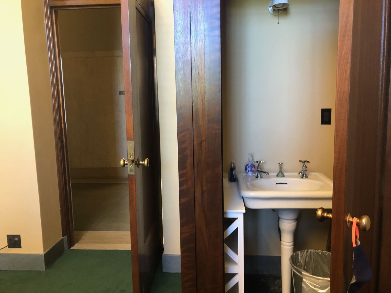 Capitol mother's room sink